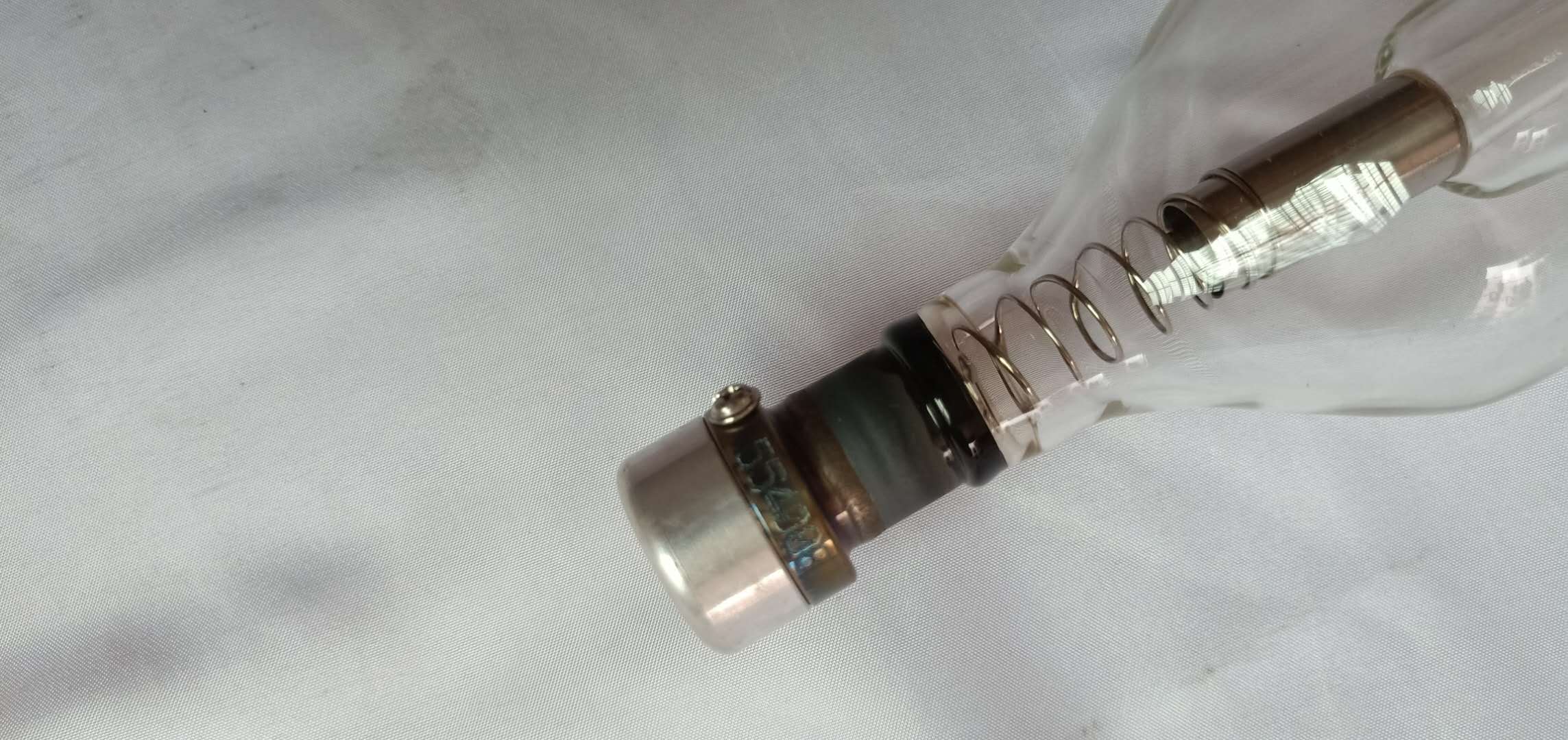 小型激光切割機(jī)激光管在使用的時(shí)候需要注意些什么？