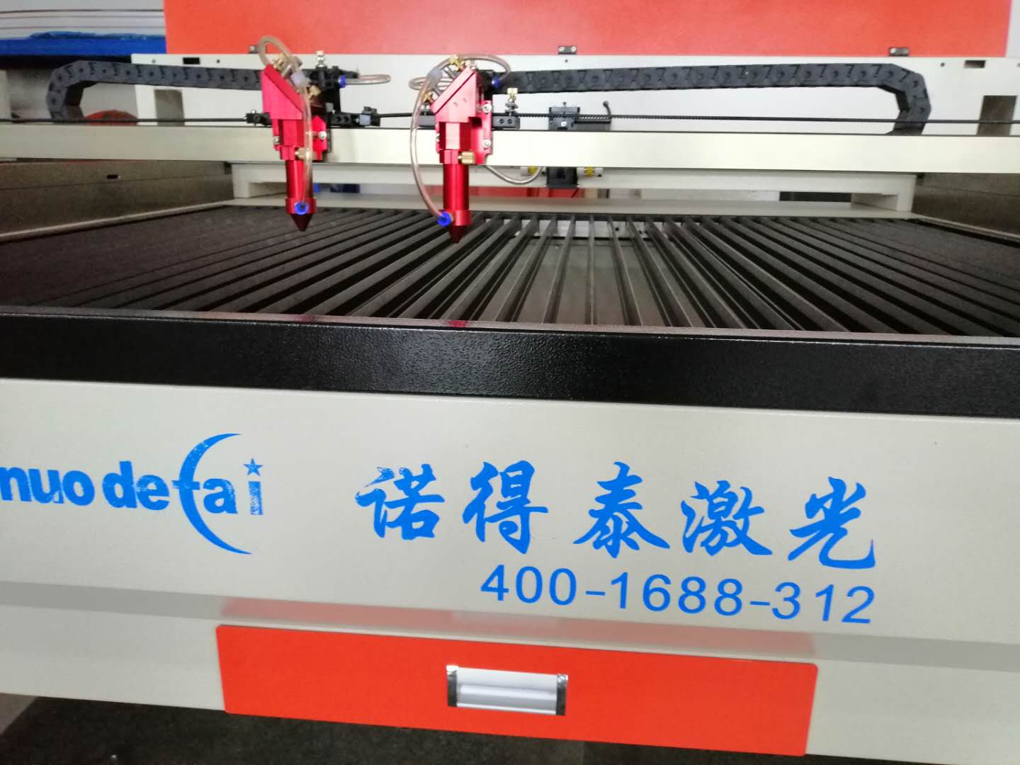亞克力激光機在切割的過程中臺面不平會造成哪些影響？