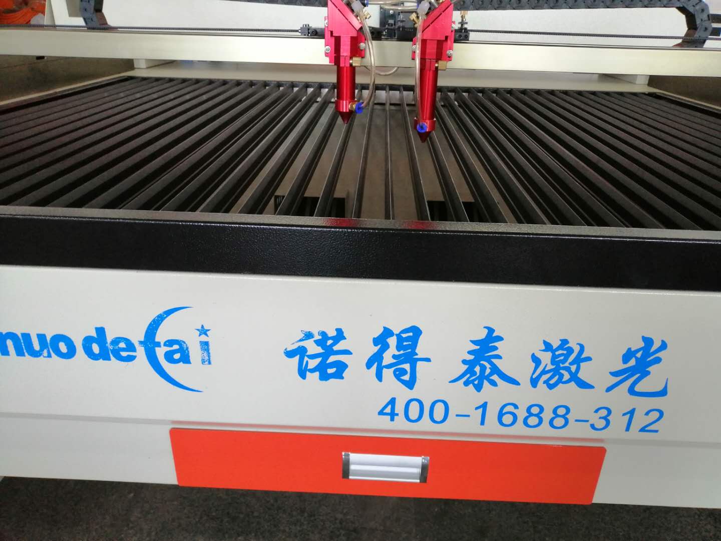 在小飾品行業(yè)激光切割機(jī)的作用能做到切割與雕刻！