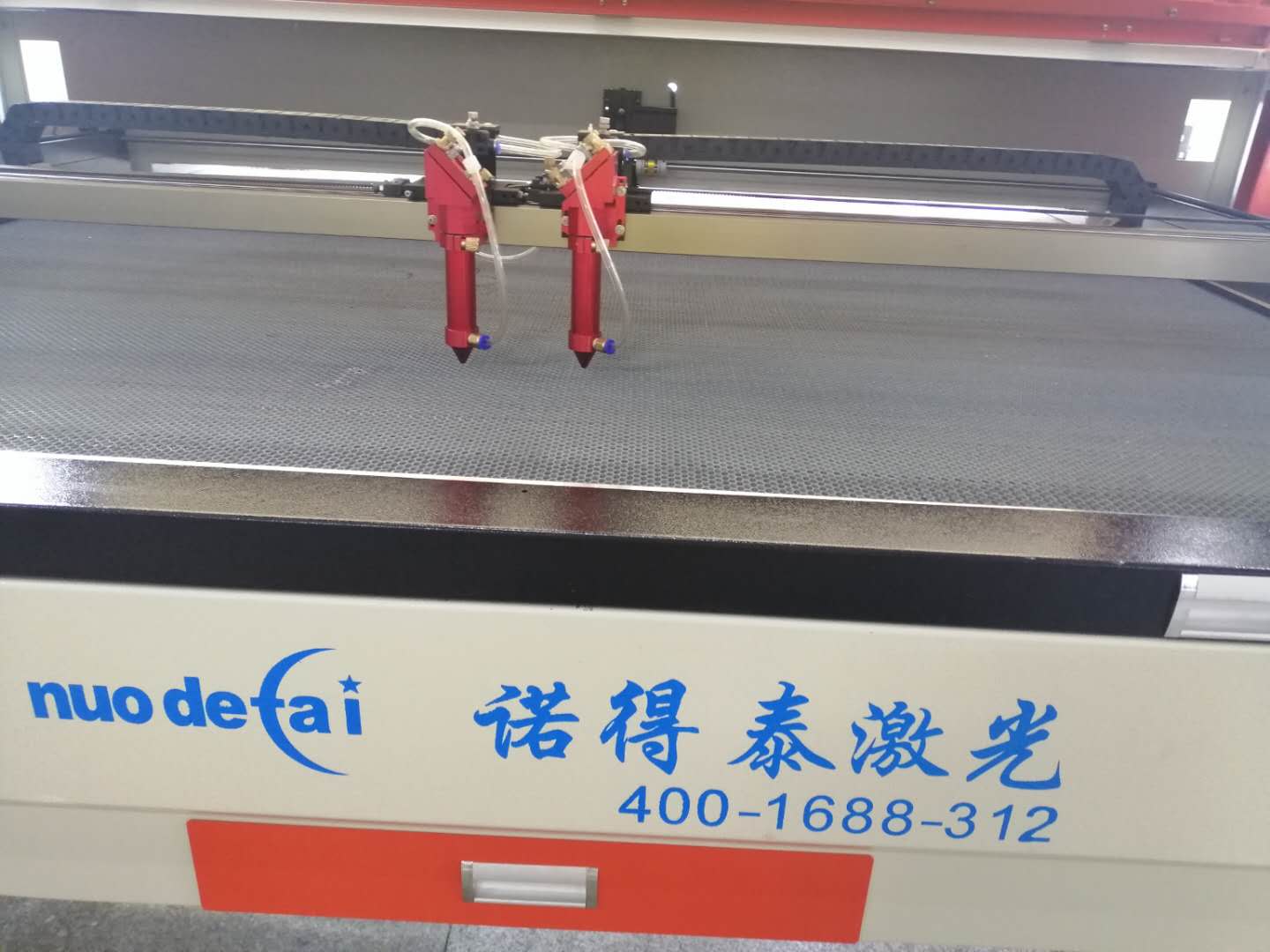 近些年來無塵布激光切割機銷售異?；鸨鞘裁丛?？