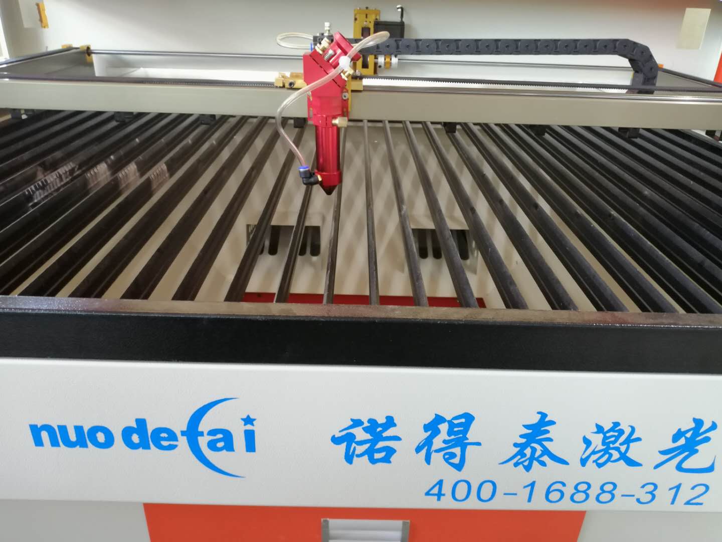 隨著激光切割機(jī)價(jià)格大跌，也使得應(yīng)用的客戶越來越多！