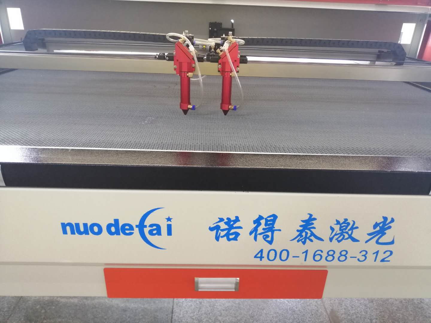 隨著薄膜開關(guān)需求不斷減少，使用激光切割機在不斷下降