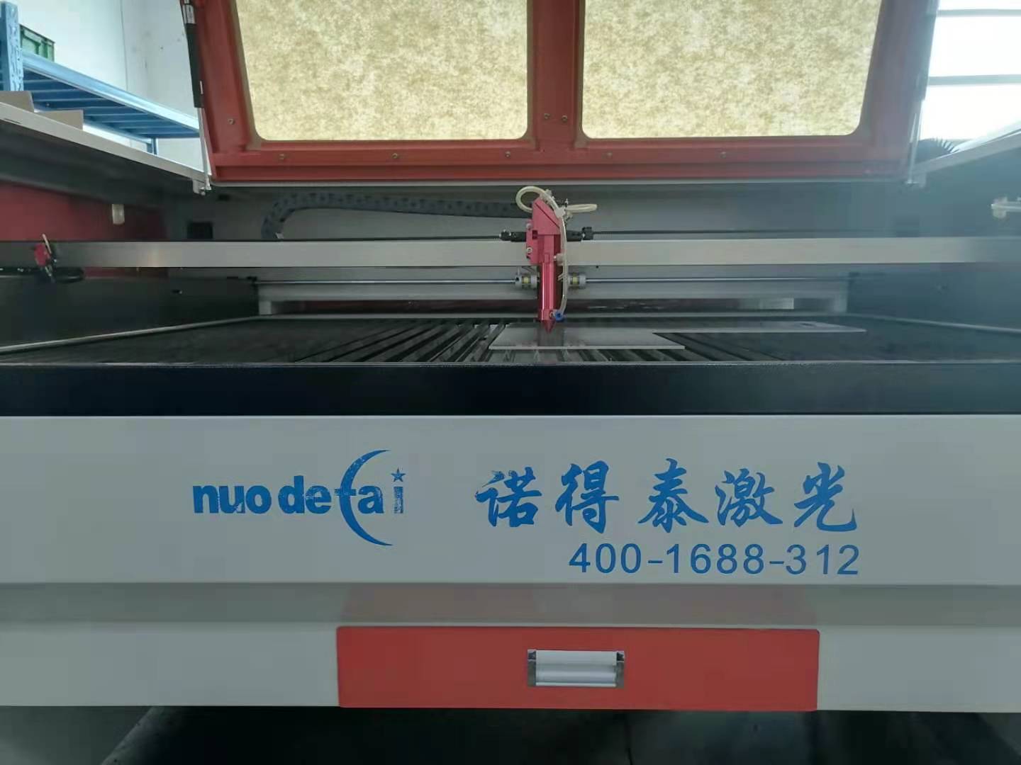 我想買(mǎi)一臺(tái)二手亞克力激光切割機(jī)價(jià)格需要多少錢(qián)？