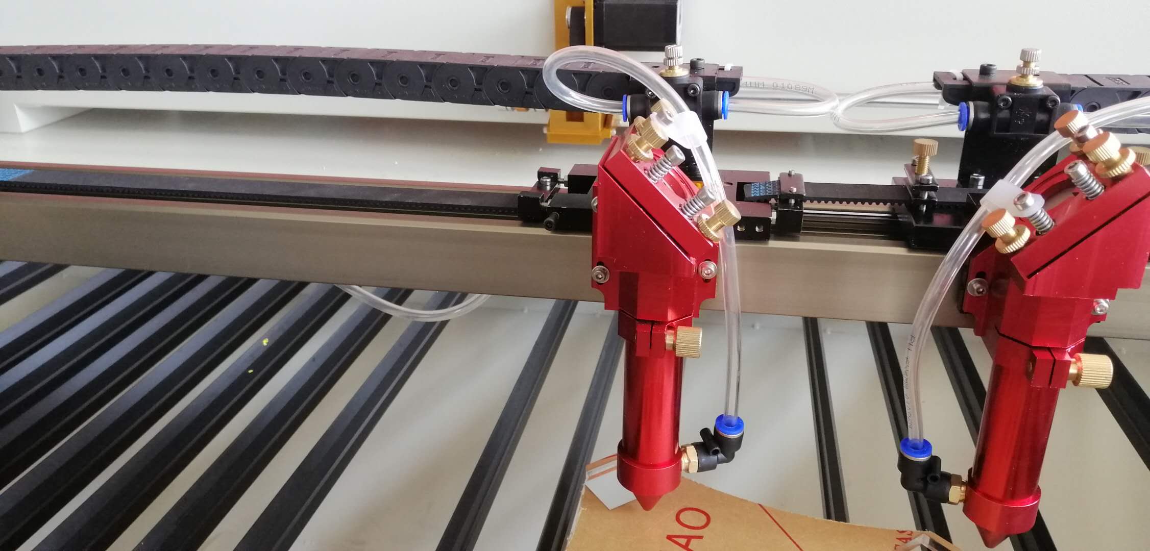 家具行業(yè)使用激光切割機(jī)的作用體現(xiàn)在哪些方面？